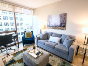 Spacious Apt Downtown with Gym - AS-9J